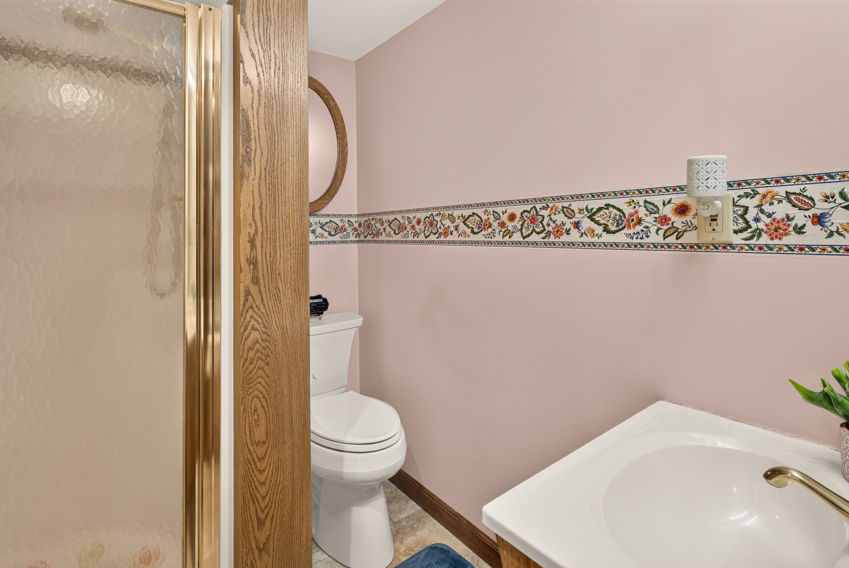 Guest house- 2nd floor bathroom