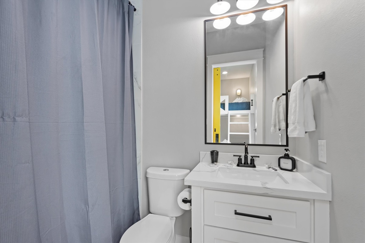 96a91cc3510f47fc9560e5ae119e1857 Large | Beachhouse | Texas | TX | Vacation Homes | Galveston | Crystal Beach | Kokomo | Breezy Days | Beachfront Elegance | Sunrise Serenity | Southern Sands Property Management, LLC