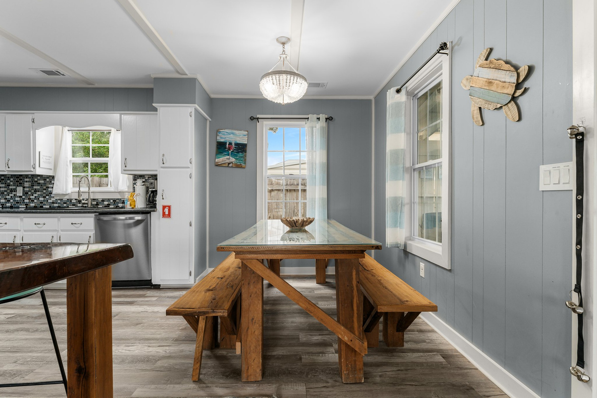 Kitchen suite, bar counter, appliances