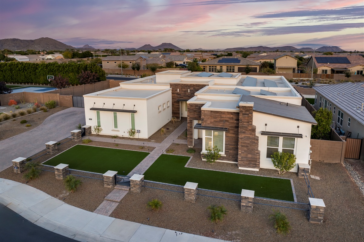 The Grand Peoria Estate – 5BR / 4.5BA Luxury + Casita — Modern Home | Sleeps 10 | Family Escape w/ Casita, Peoria, Arizona — photo 2