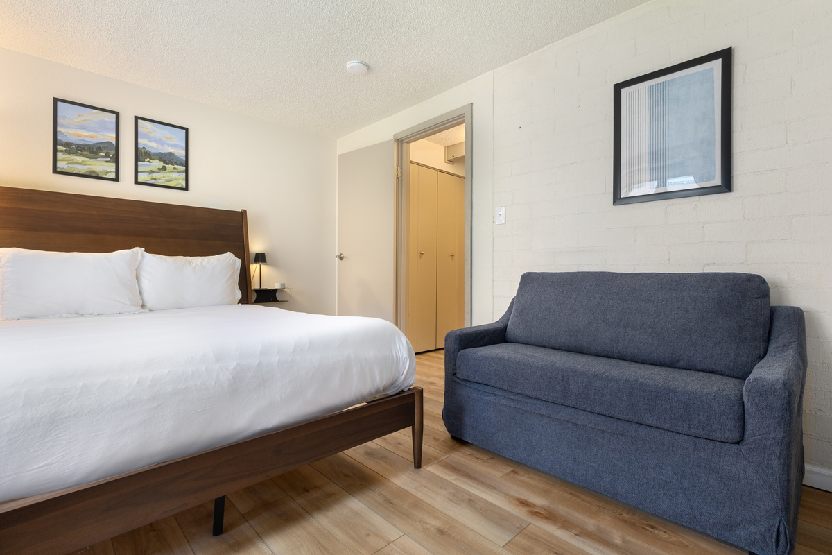 Upper Level Ensuite Bedroom 1 | Queensize Bed