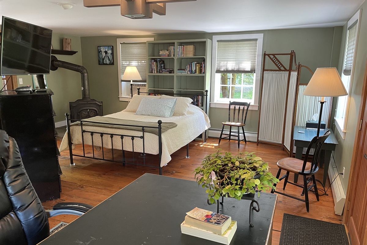 1st Floor Queen Bedroom w/ desk area, work from anywhere!