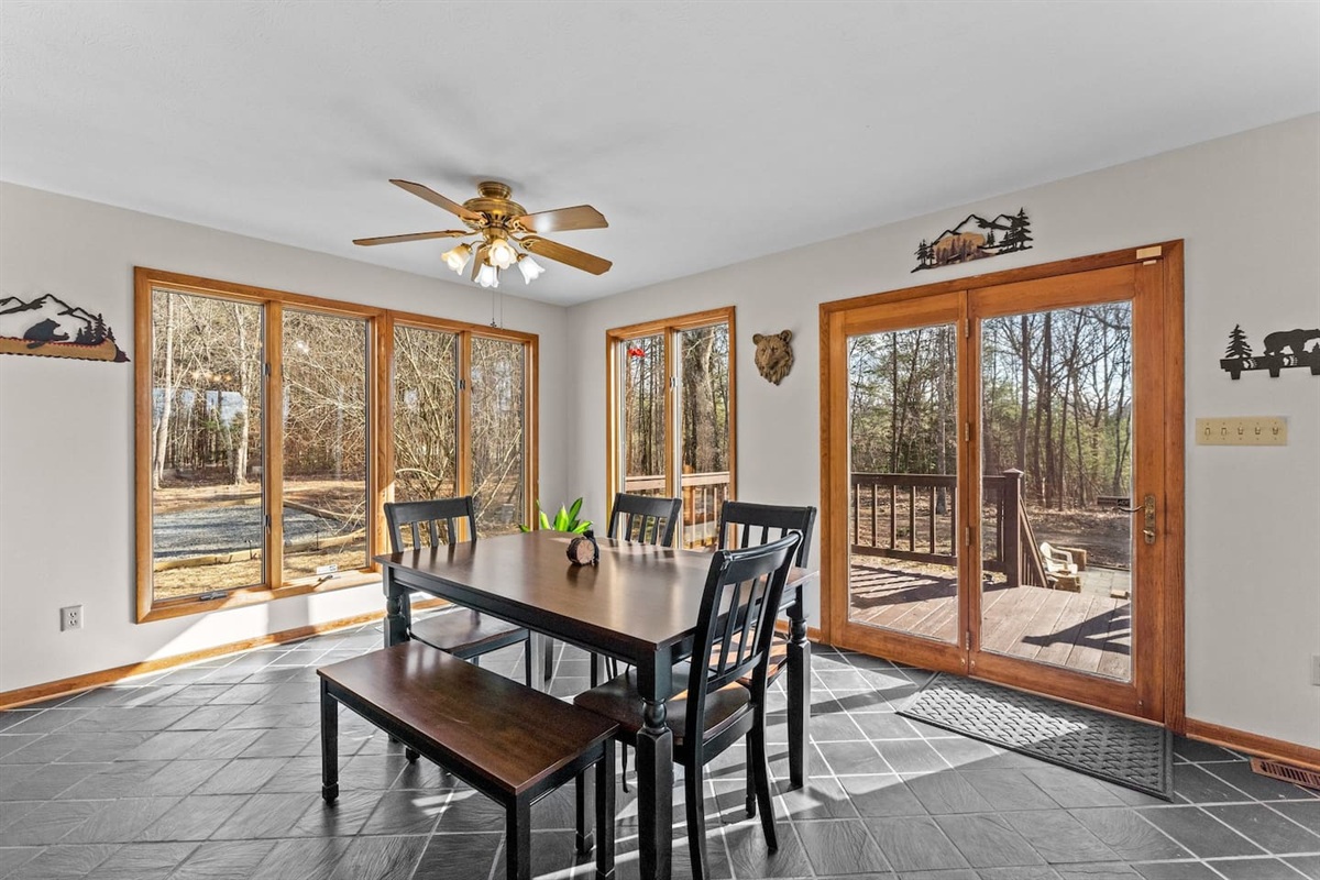 Dining Room: Spacious table with nature views – perfect for meals and memories!