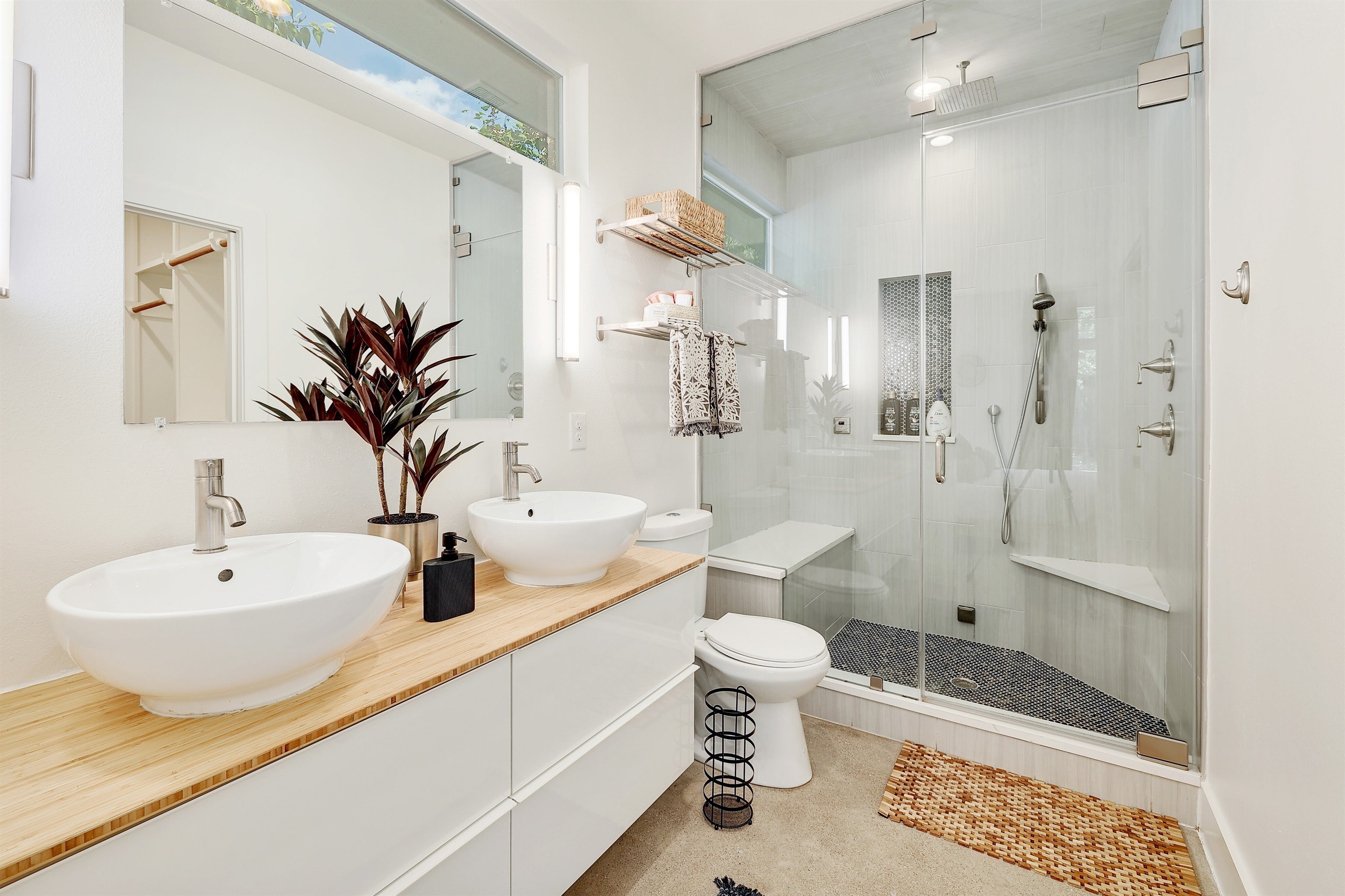 Full bathroom