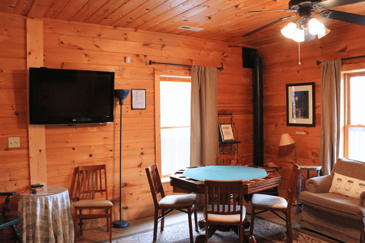 Game room - Poker Table