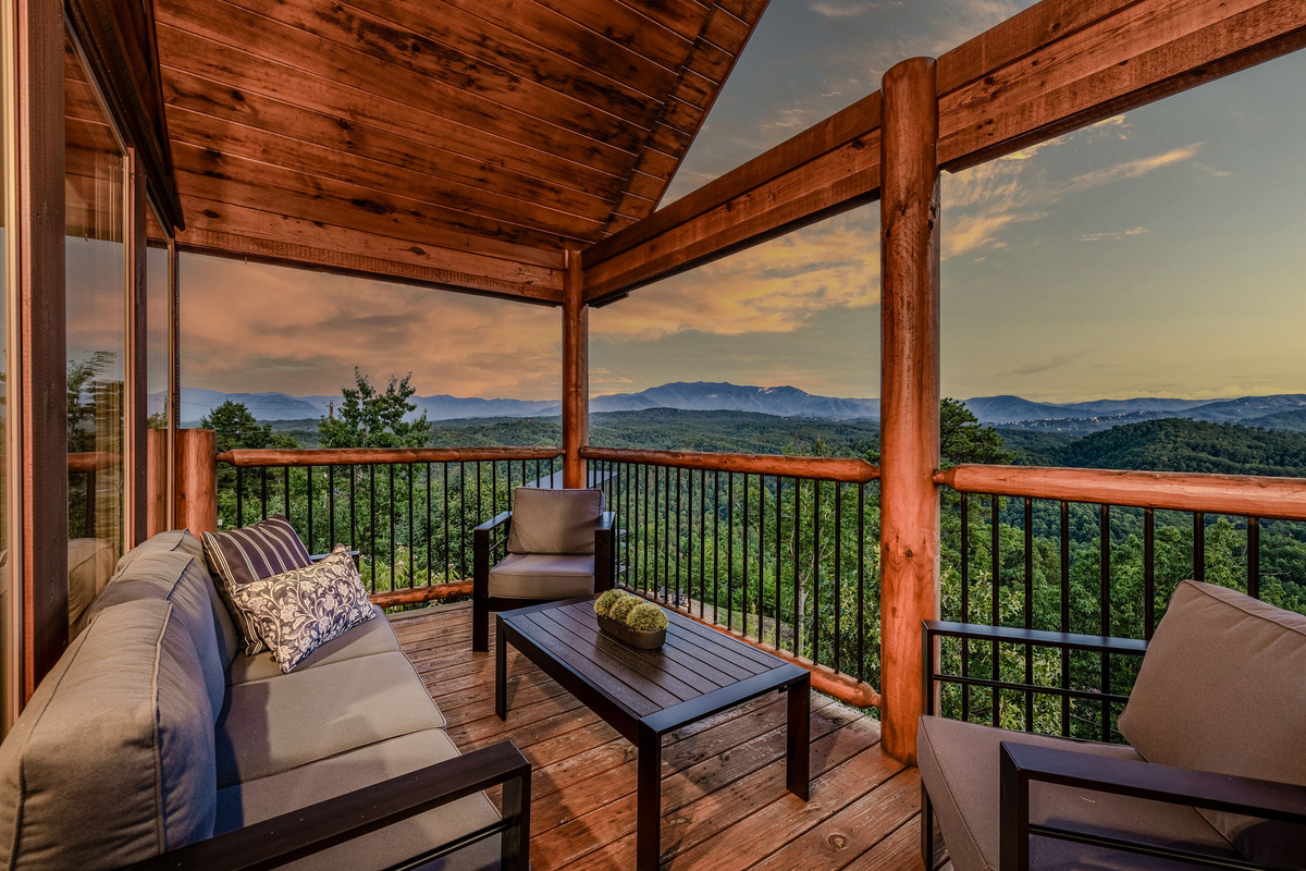 Don't Miss This RARE Combination - Stunning Mountain Views + Quick Access to All Attractions! - Photo 1