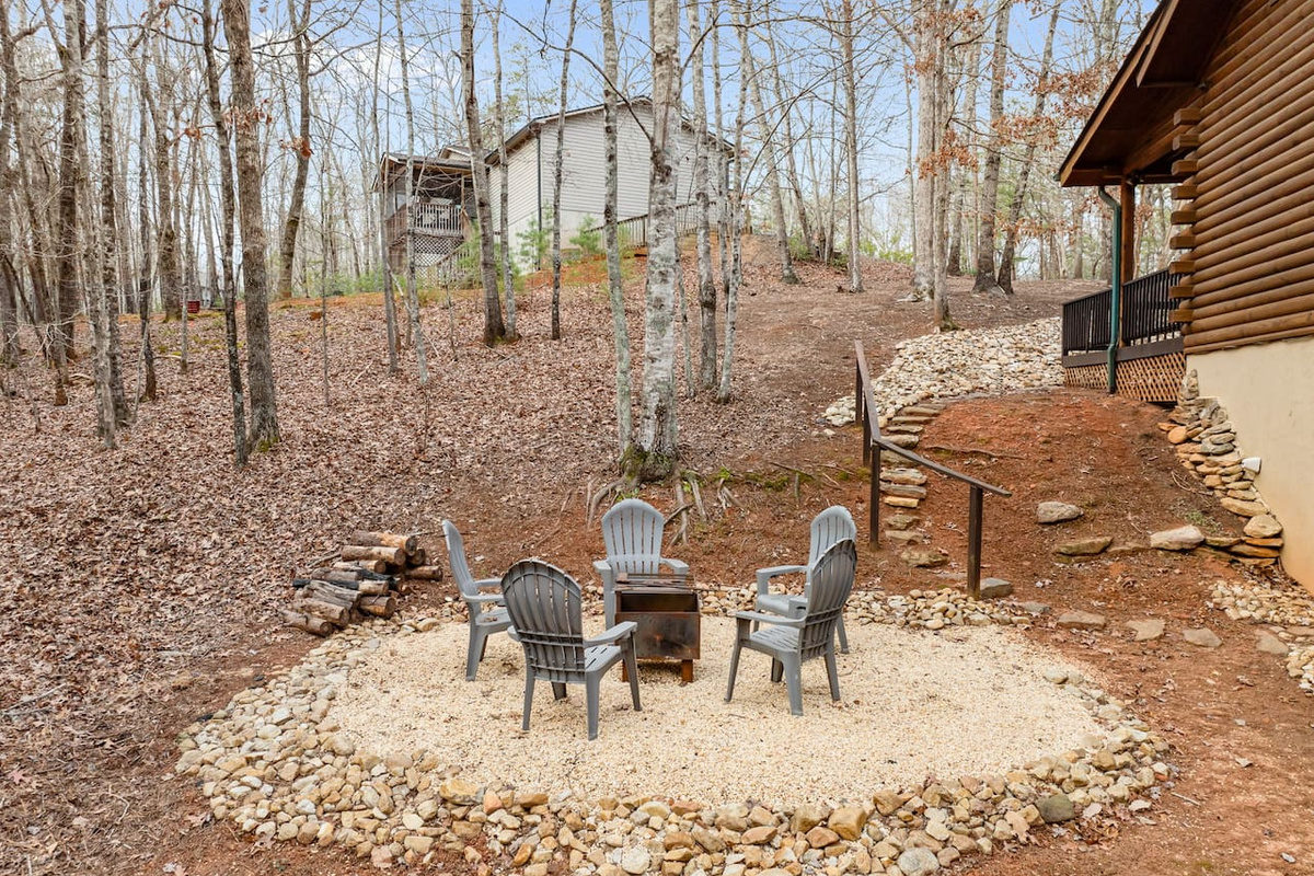 Firepit area of the cabin