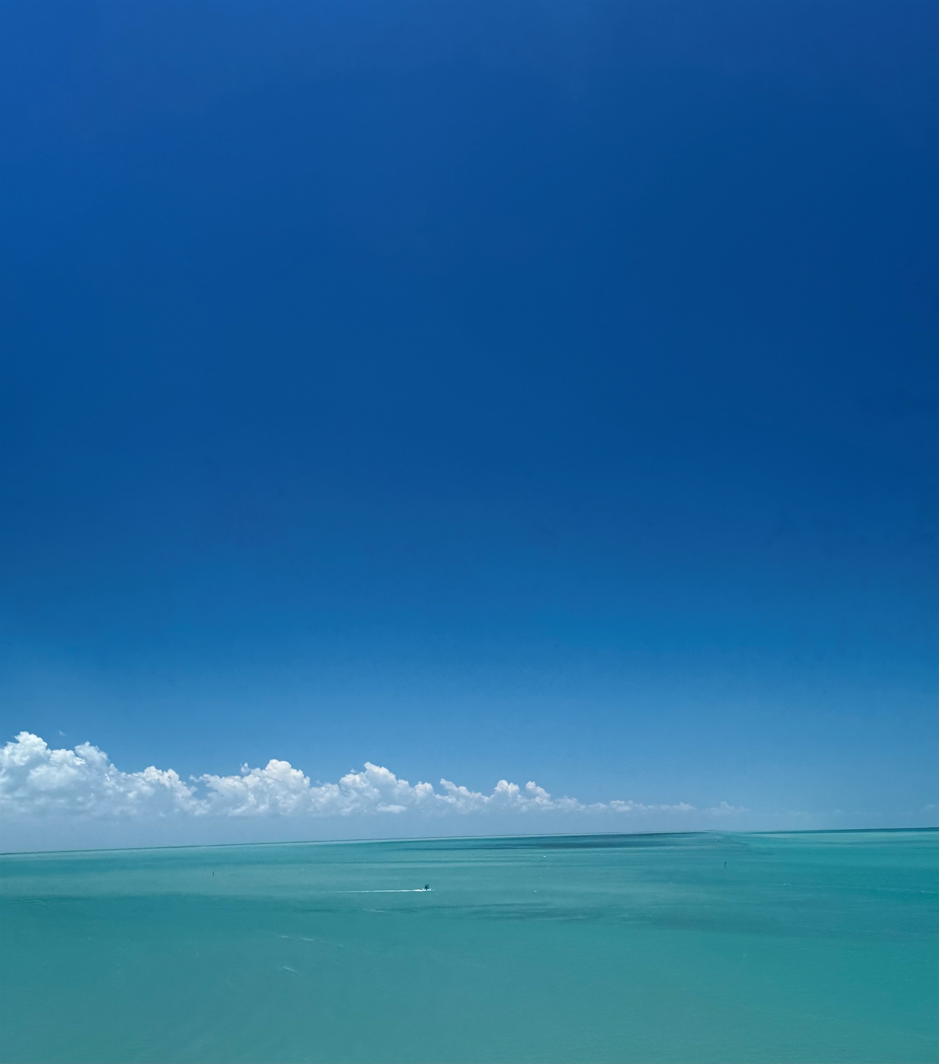Beautiful view of the aqua water and blue sky. 