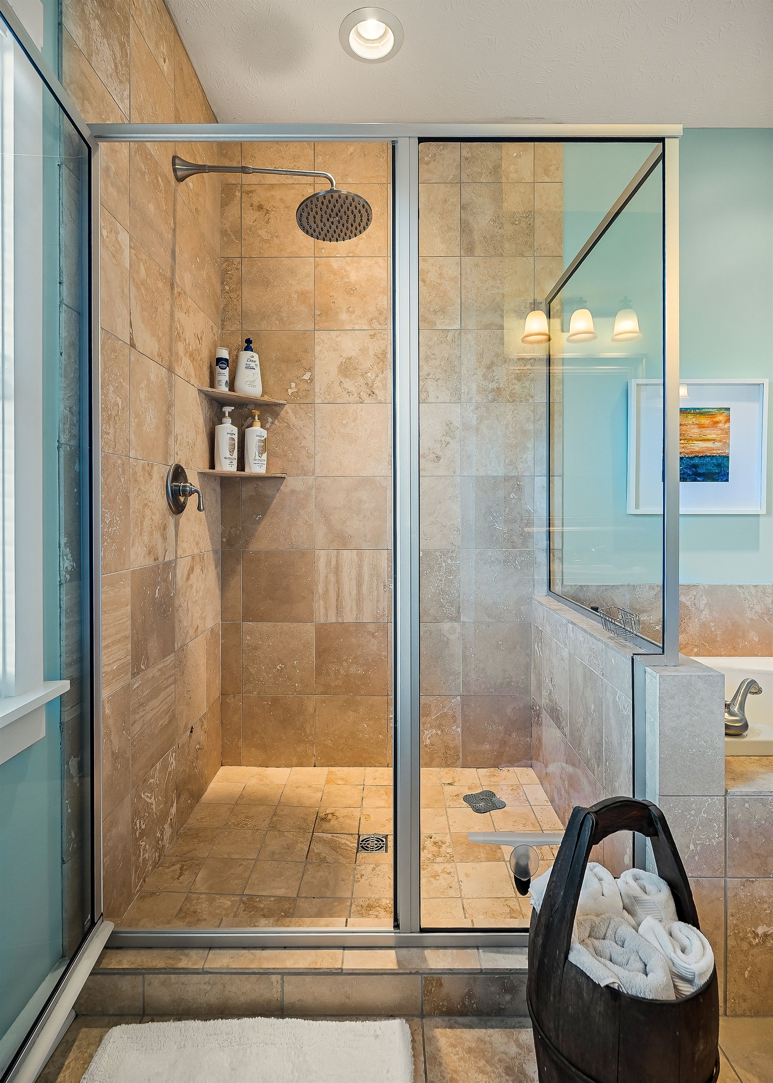 Rainshower head to wash your worries away!