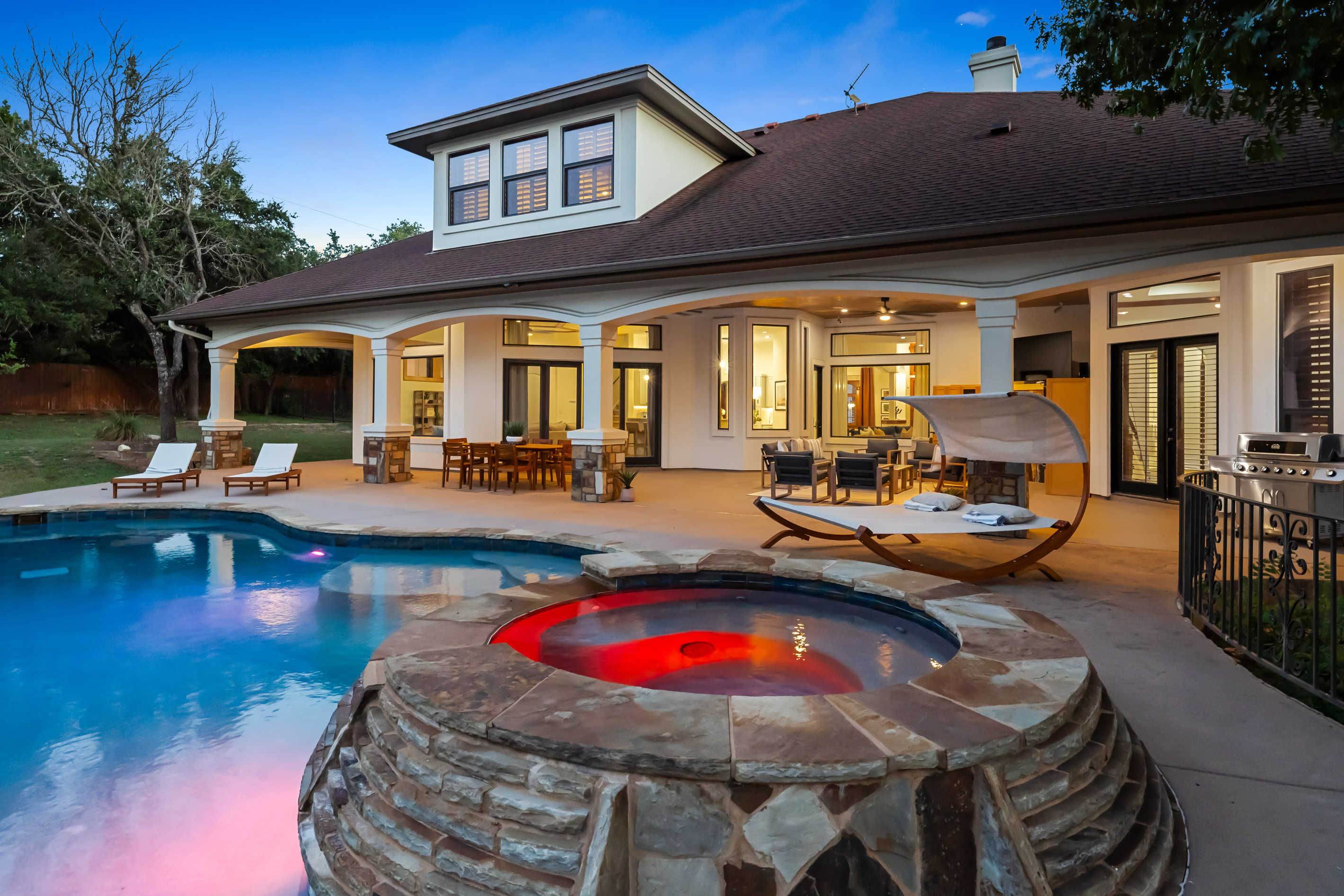 Elevate your getaway with a peaceful soak under the open sky.