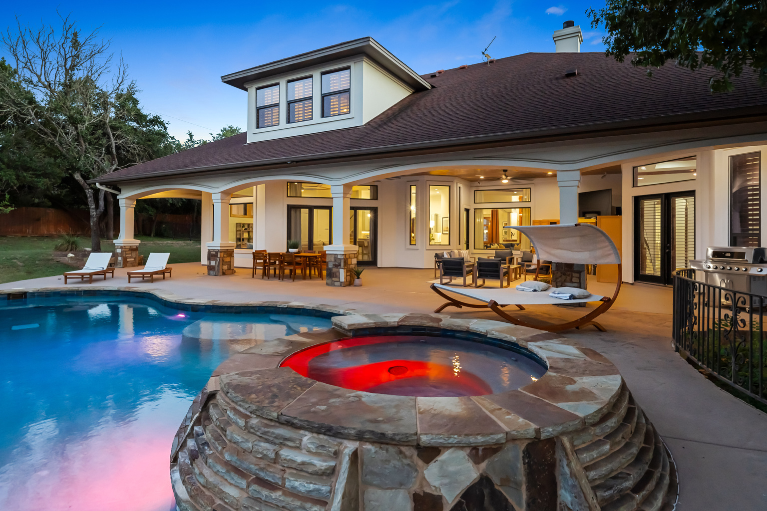 Elevate your getaway with a peaceful soak under the open sky.