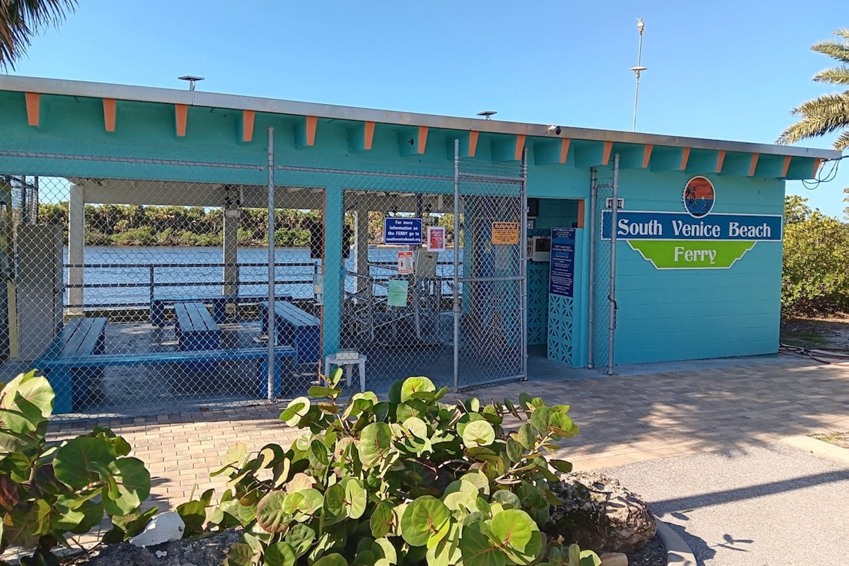 Venice Ferry to private beach 2 min drive away - complimentary  passes upon request. 