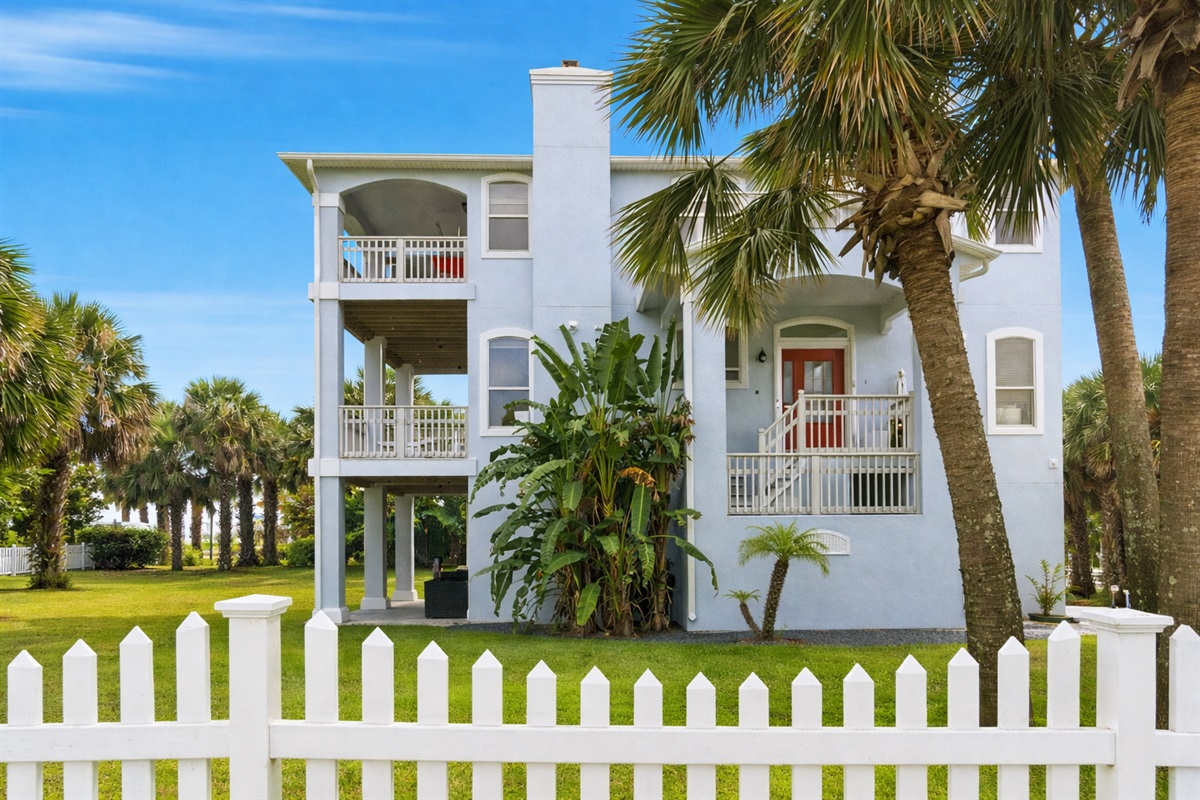 Three Story Beach House 4 Bed, 3.5 Bath Sleeps 11