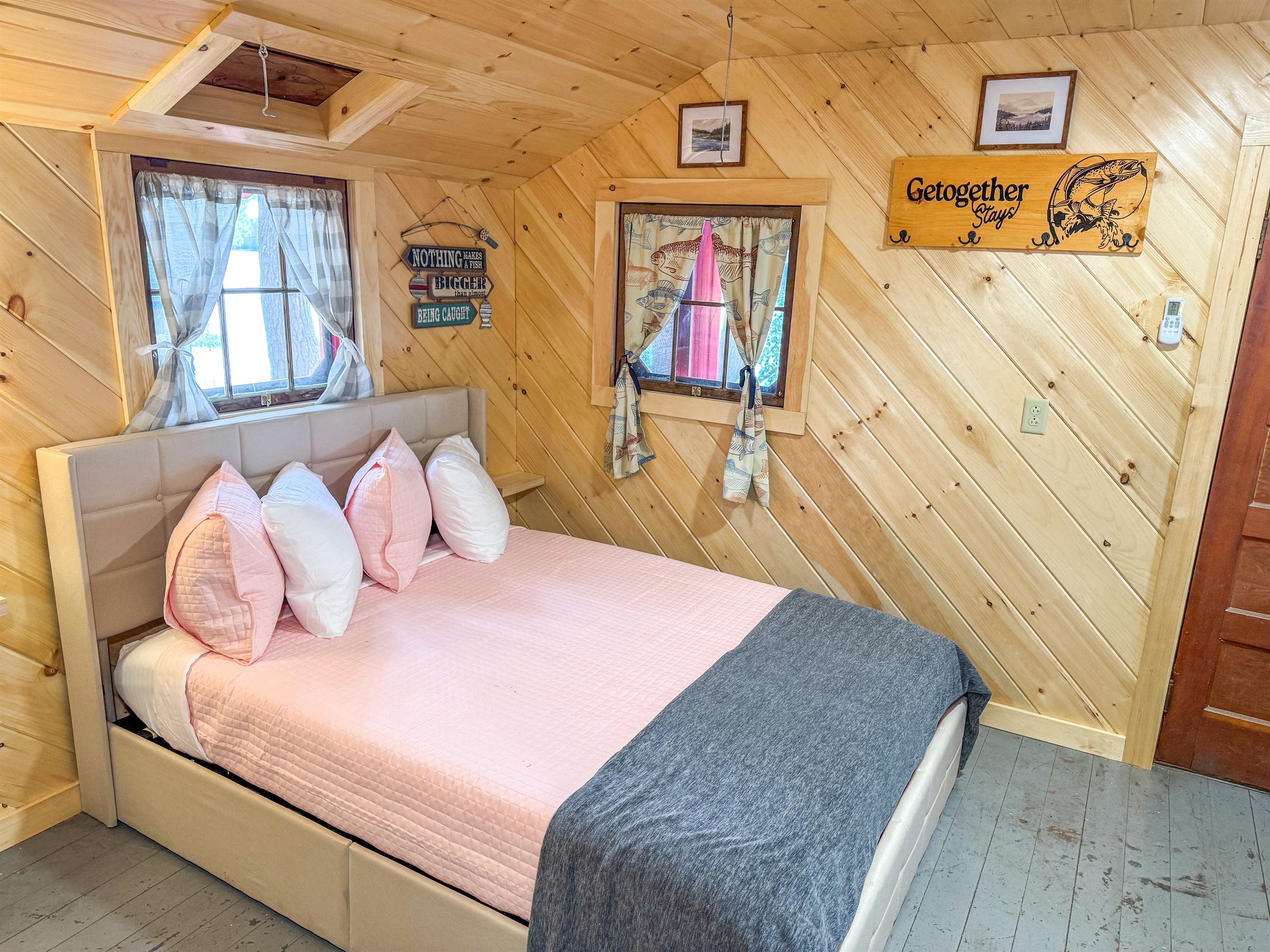 Queen size bed with 2 windows