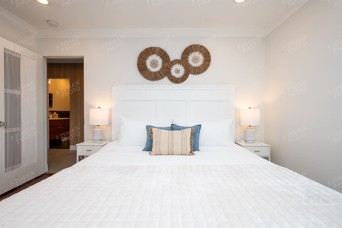 King beds, 55 inch TVs and en-suites in each bathroom.