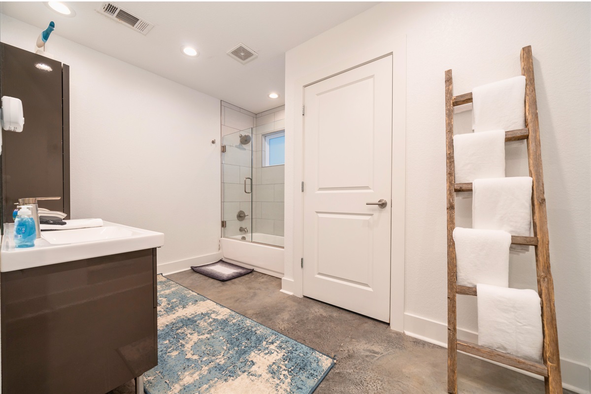 Bathroom 3 with Shower and Tub Combo