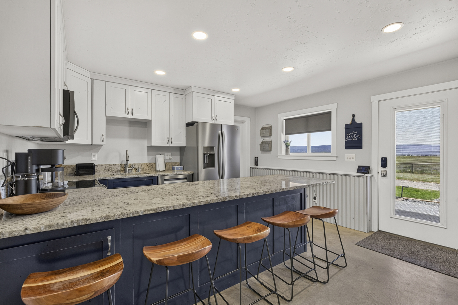 Fully equipped kitchen.