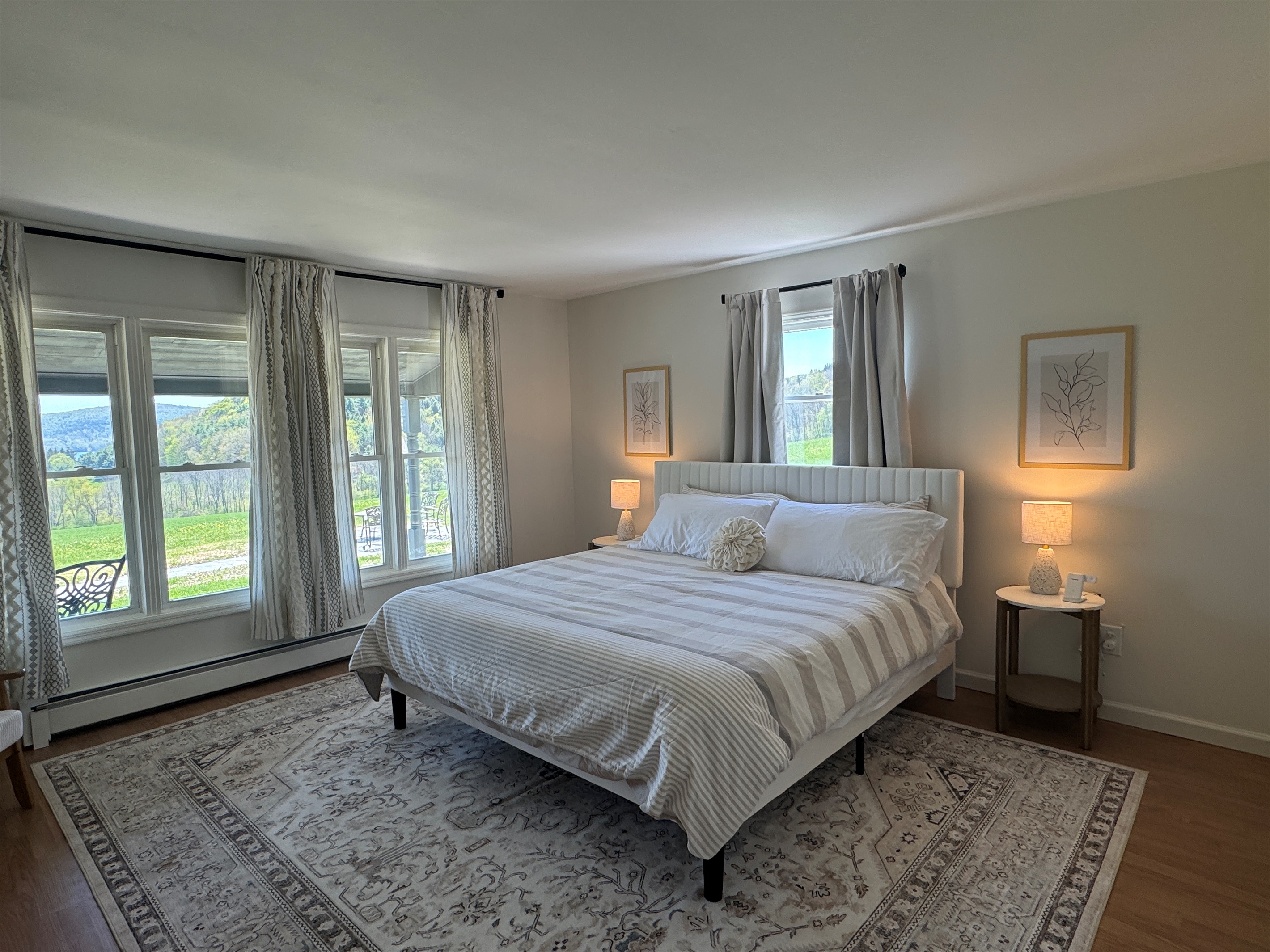 1st floor King bedroom with Smart TV