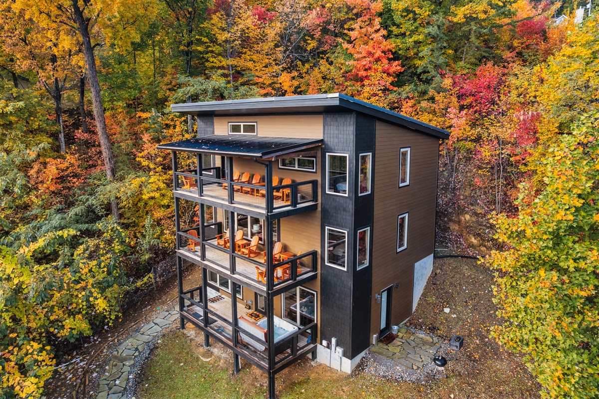 Welcome to Chalet Mountain Swim. A spacious and luxury cabin that is both private, and in close proximity to downtown Gatlinburg. 