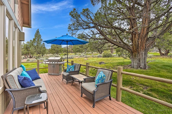 Deck with seating and barbecue