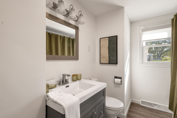 3BR/1BA Updated South Bend Retreat Close to ND, photo 16