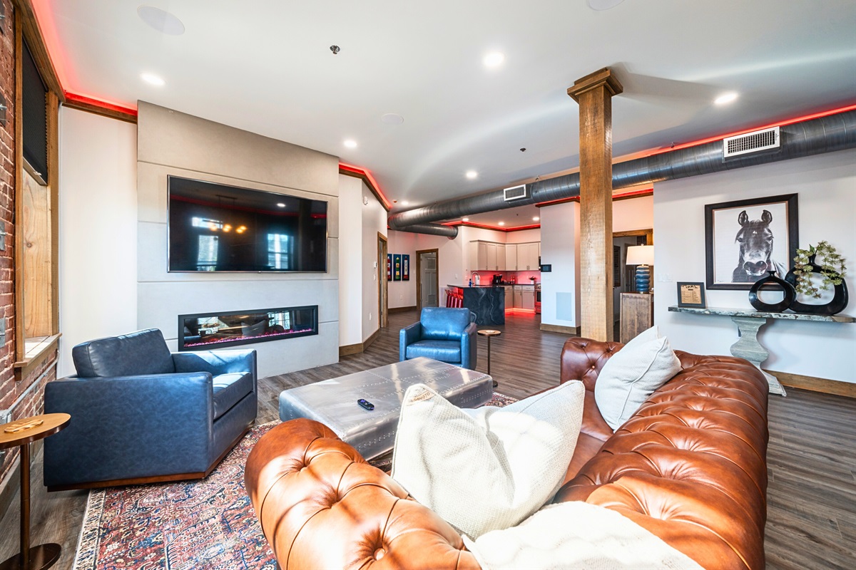 [Living Room] This Home Has a Stereo System, Lots of Lighting and Decor