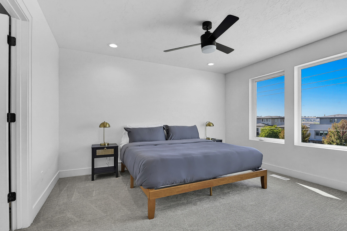 3rd floor bedroom with king size bed