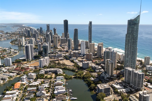 A privileged position on Paradise Island - moments from Surfers Paradise beach and the Gold Coast skyline.