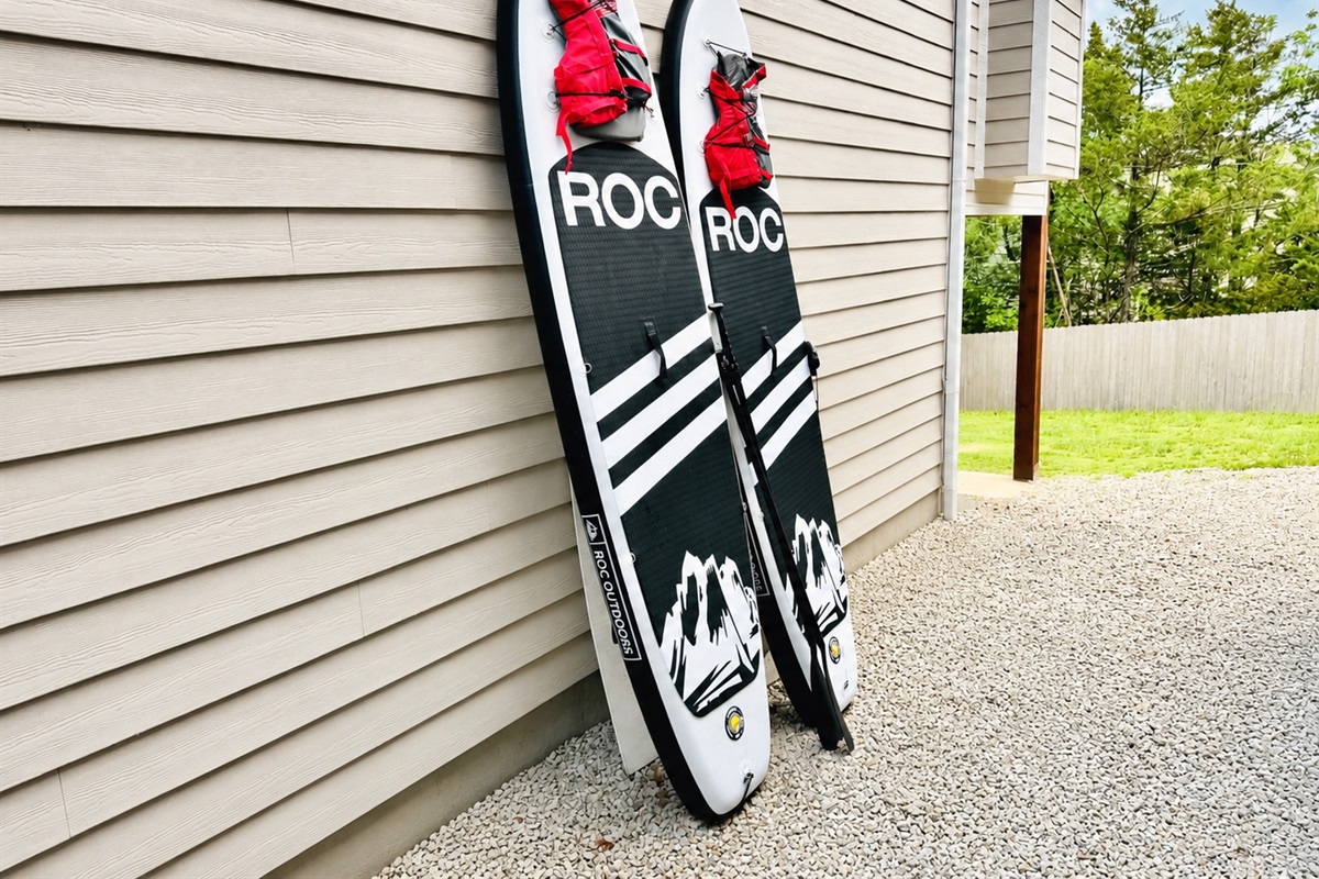 2 Paddle boards with the home to enjoy the lake!