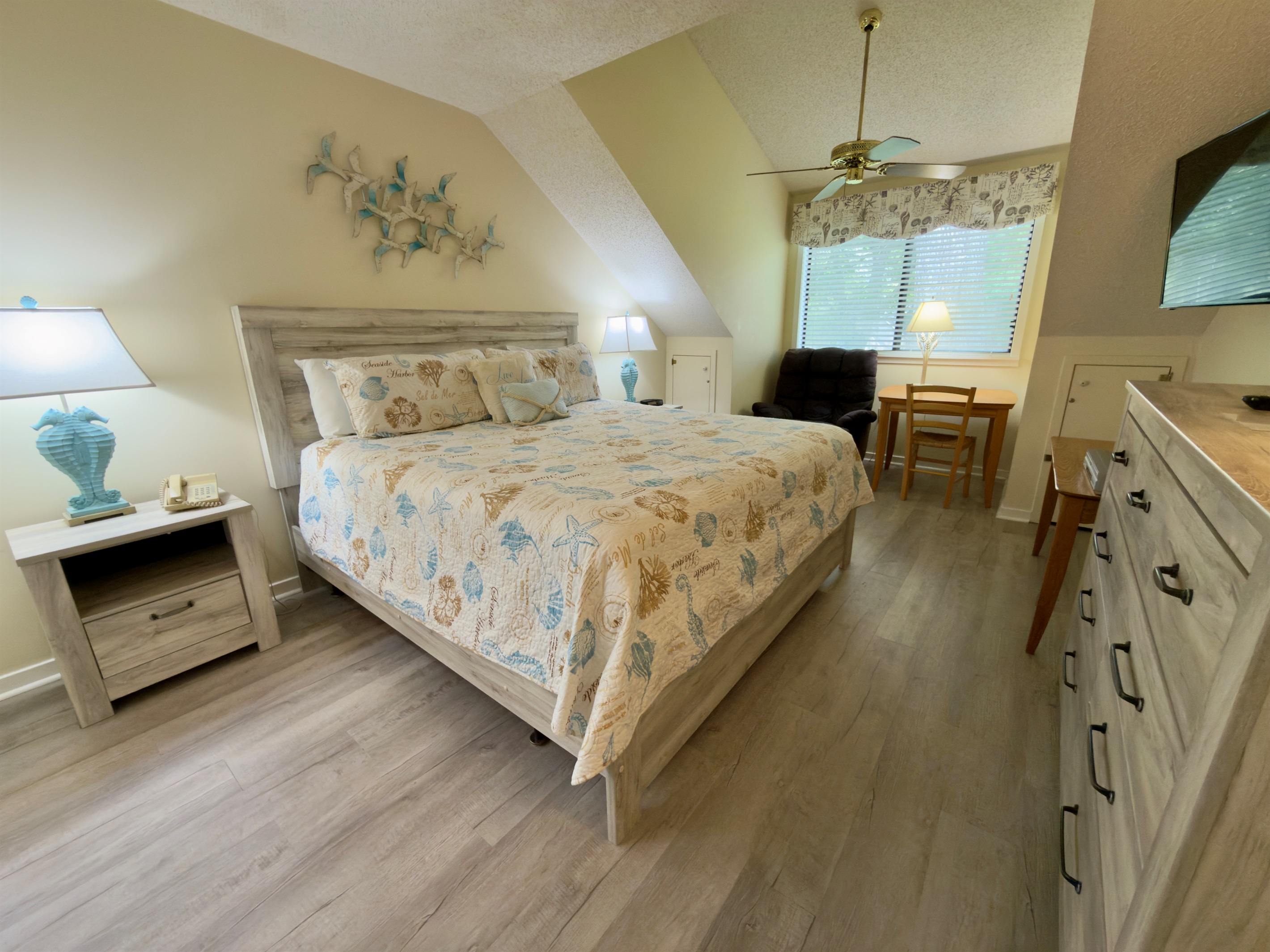 Main Bedroom with King Bed