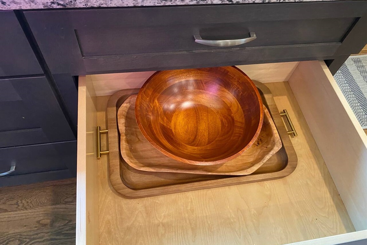 Serving bowls/platters for large groups.