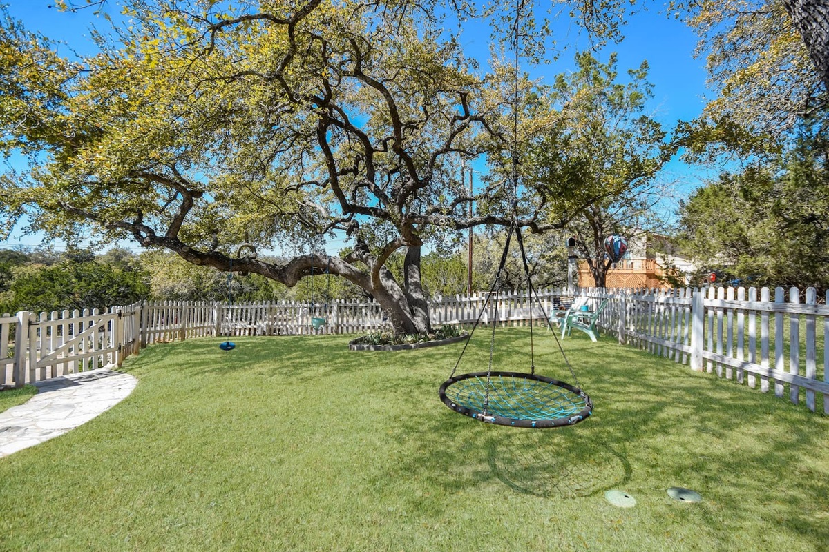 Fenced in yard - great play area for children and pets
