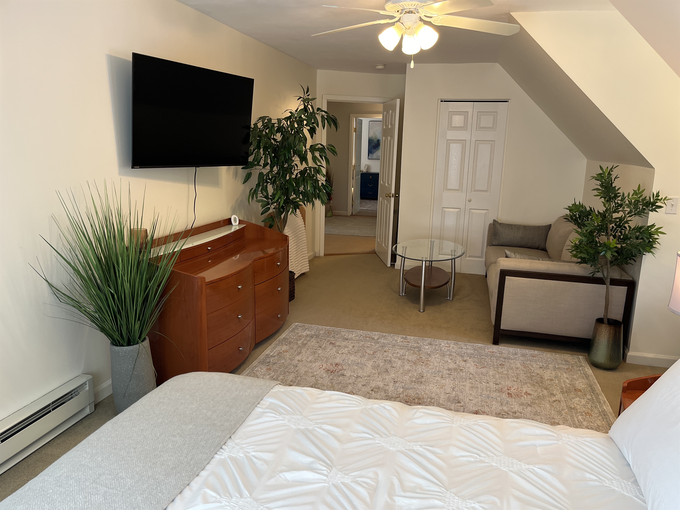 2nd floor Queen #1- Upstairs Suite