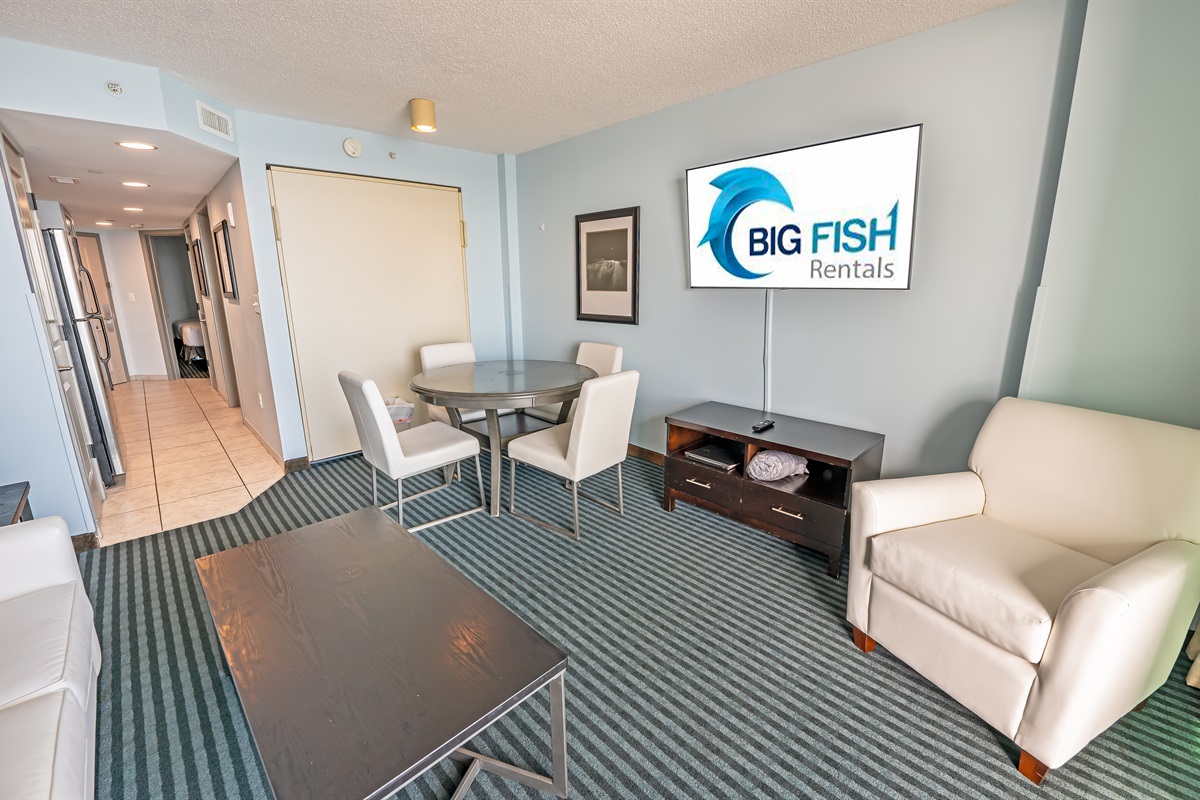 Living Room with Stunning Views🌊☀️