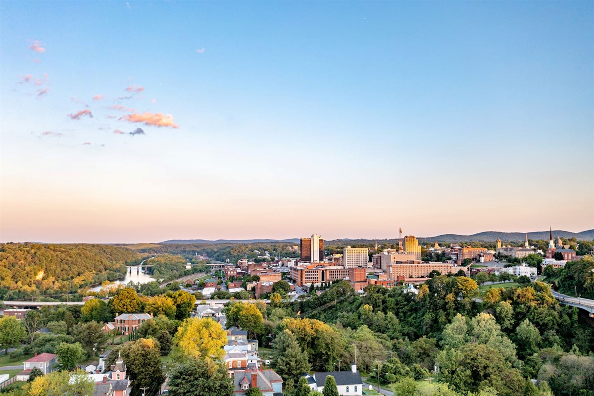 The charming historic city of Lynchburg is only 25 minutes away.