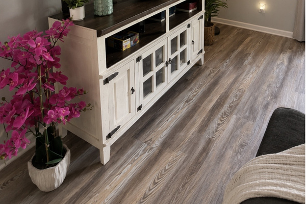  A charming entertainment center anchors the living space, blending comfort and style for cozy nights in. ⭐