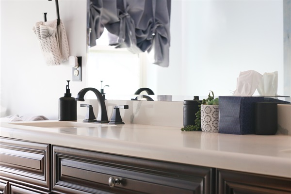 Plenty of bathroom space