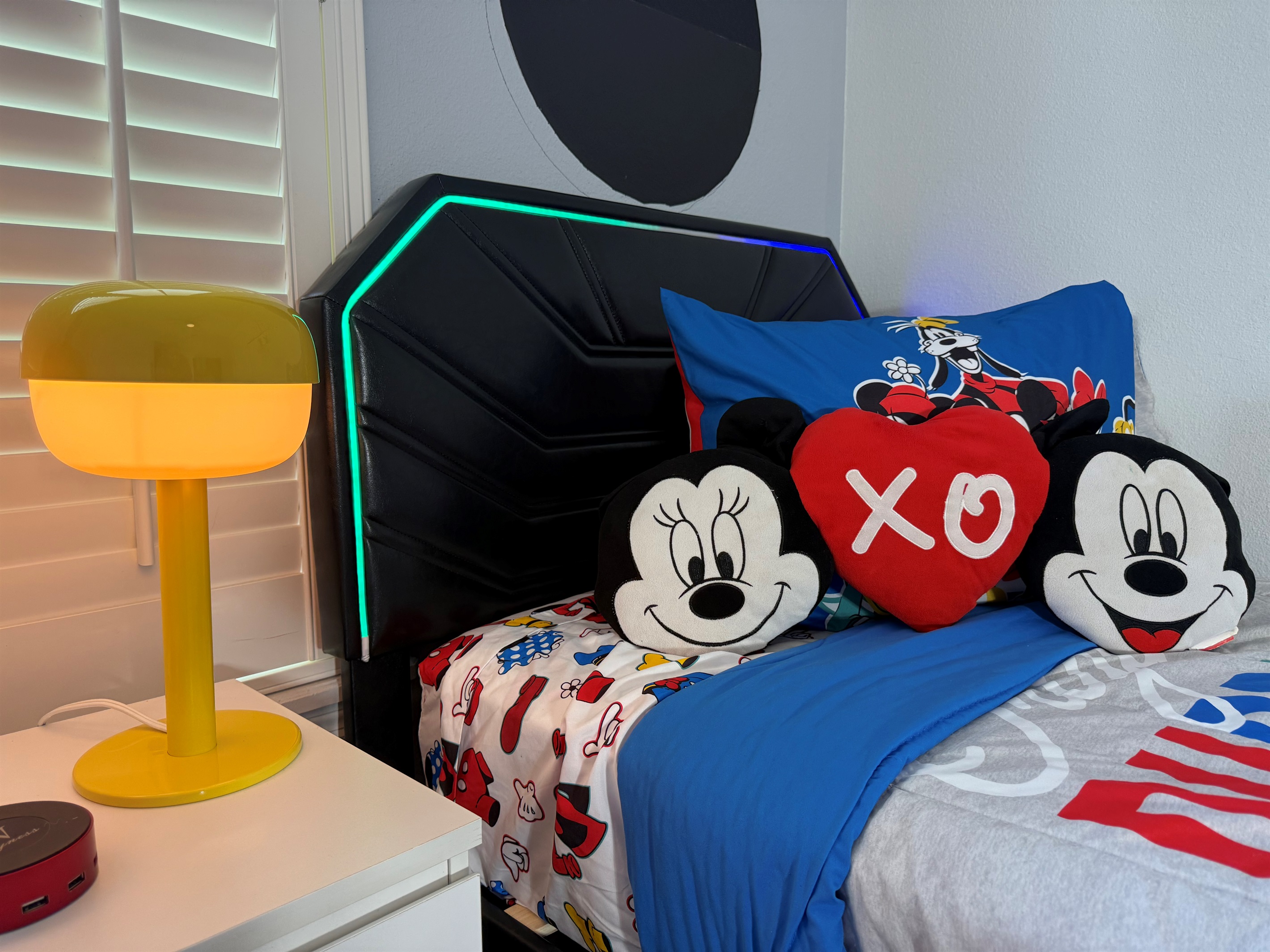 🛏️ Comfort meets magic – relax in our Mickey Mouse-themed twin room with a 50” Smart TV for endless fun.