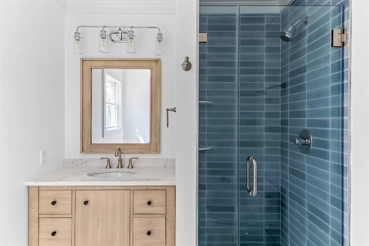 Full Bathroom #3 of 3 shower
