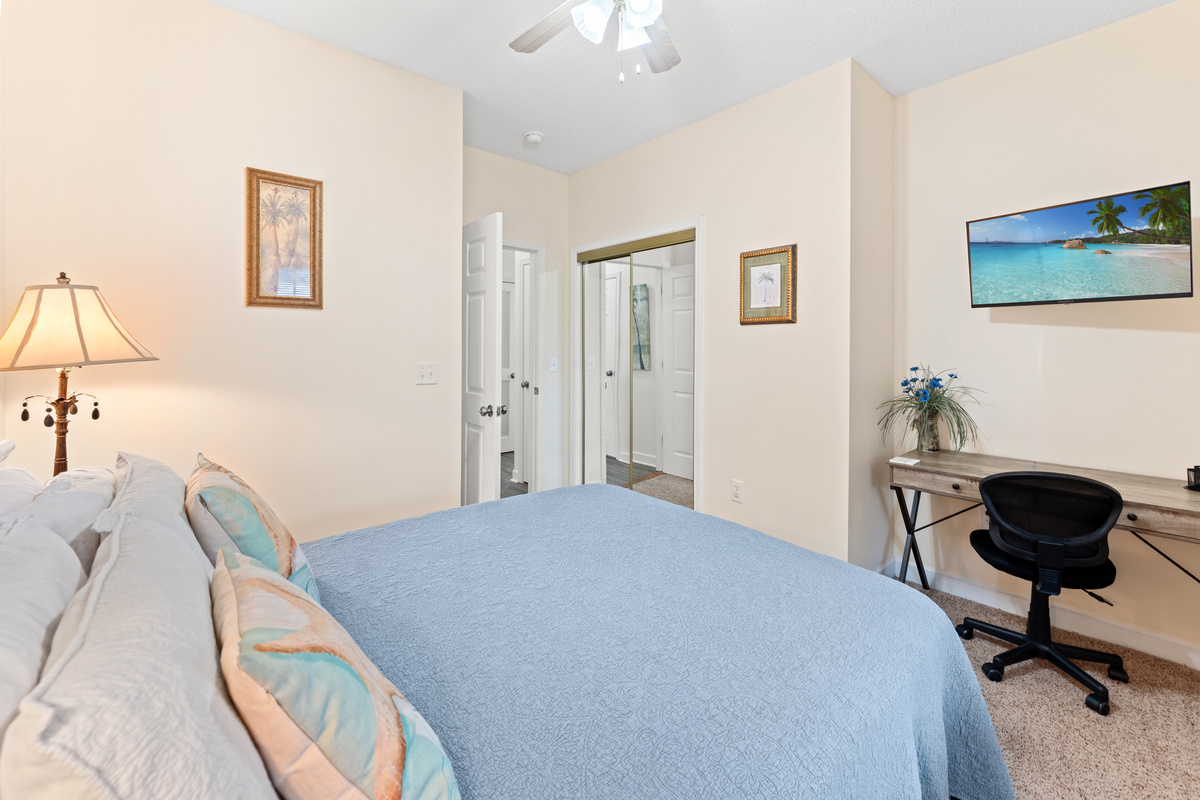 Guest bedroom - flatscreen TV and workspace