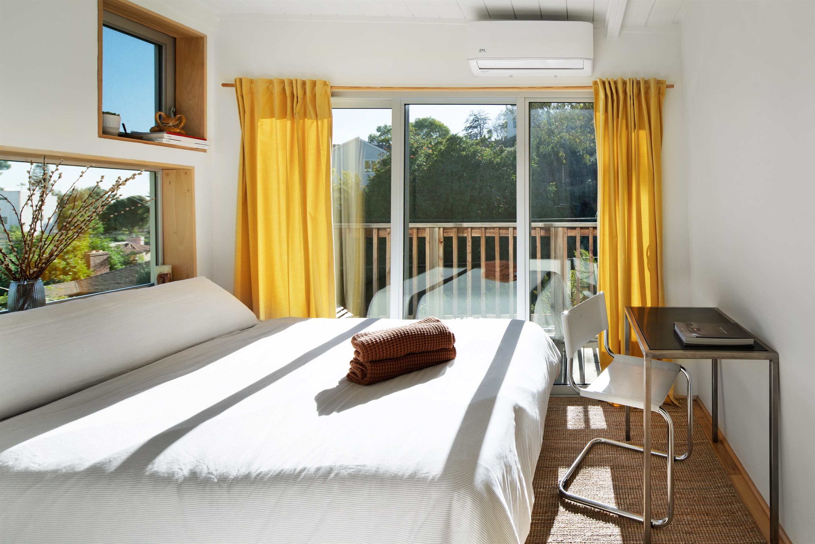 "Sleep in Style: Modern Comfort in a Classic Bedroom Setting"