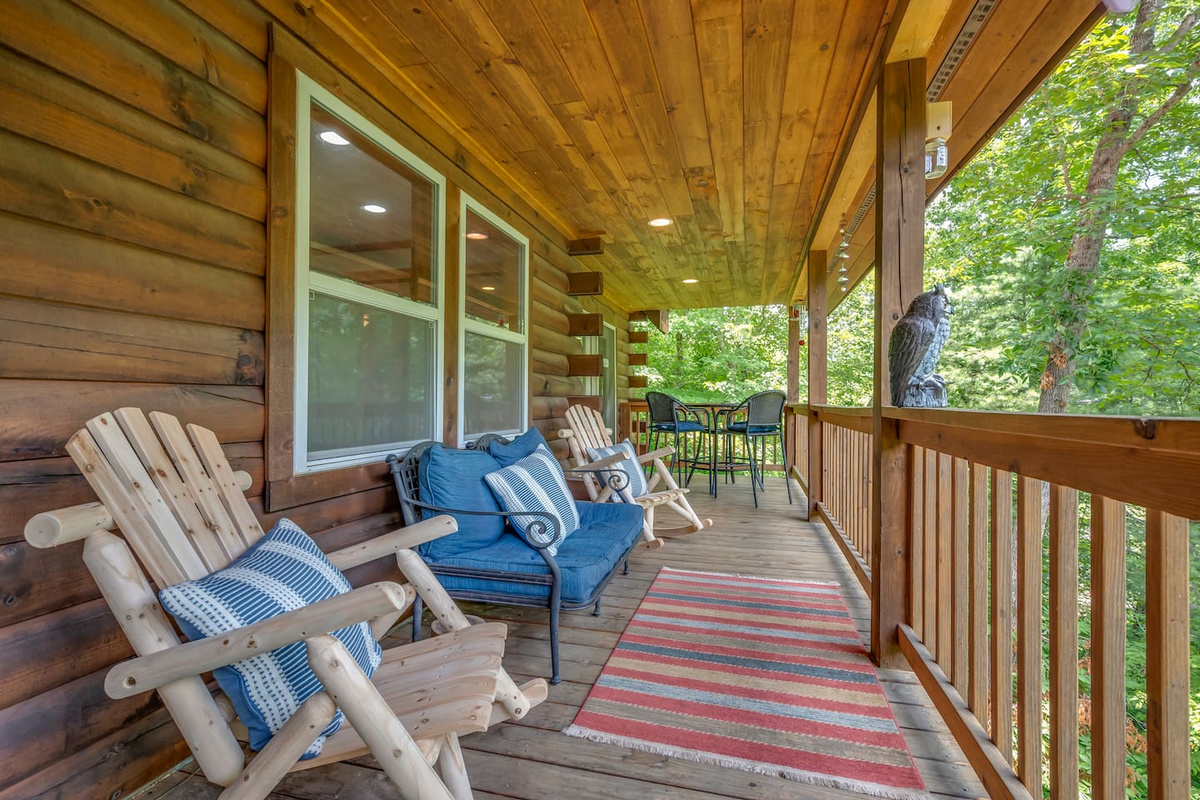 Main level deck overlooking the river  