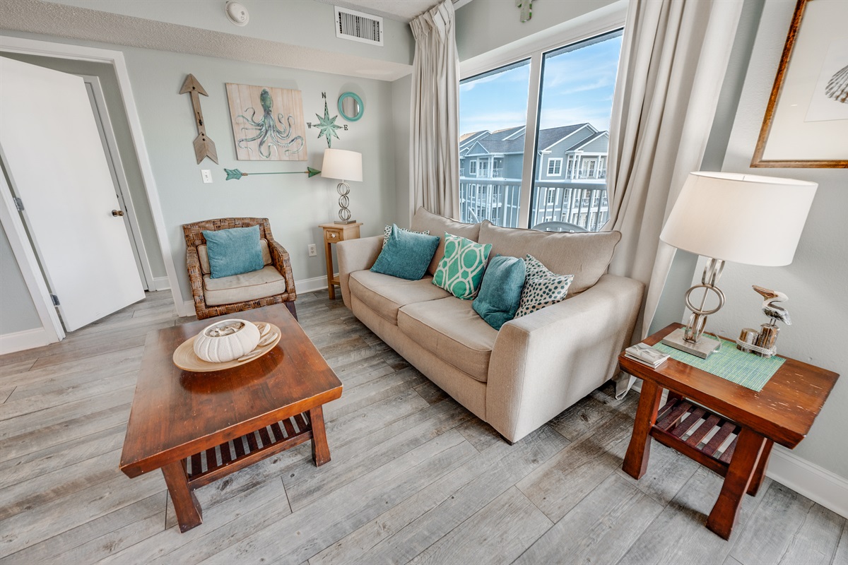 Living Room with Stunning Views🌊☀️