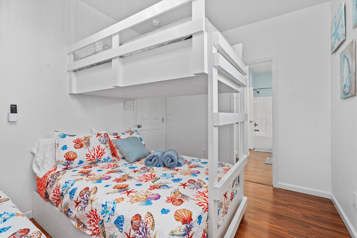 9775106b2ff343b6afa24cdd6b761cde Large | Beachhouse | Texas | TX | Vacation Homes | Galveston | Crystal Beach | Kokomo | Breezy Days | Beachfront Elegance | Sunrise Serenity | Southern Sands Property Management, LLC