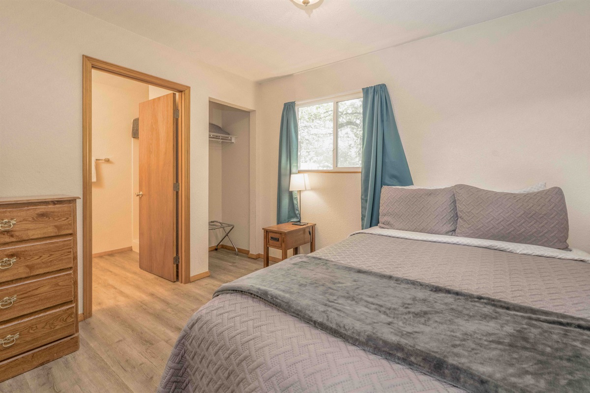 Bedroom 3- Queen Bed with en suite (Shower)