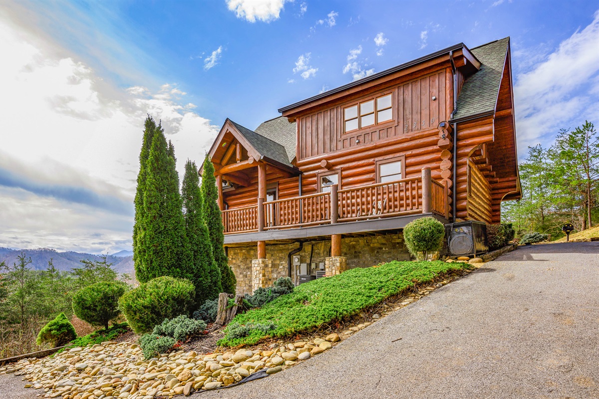 Create Lasting Memories with your friends and family at Mountain Sky Cabin - experience a True log cabin.