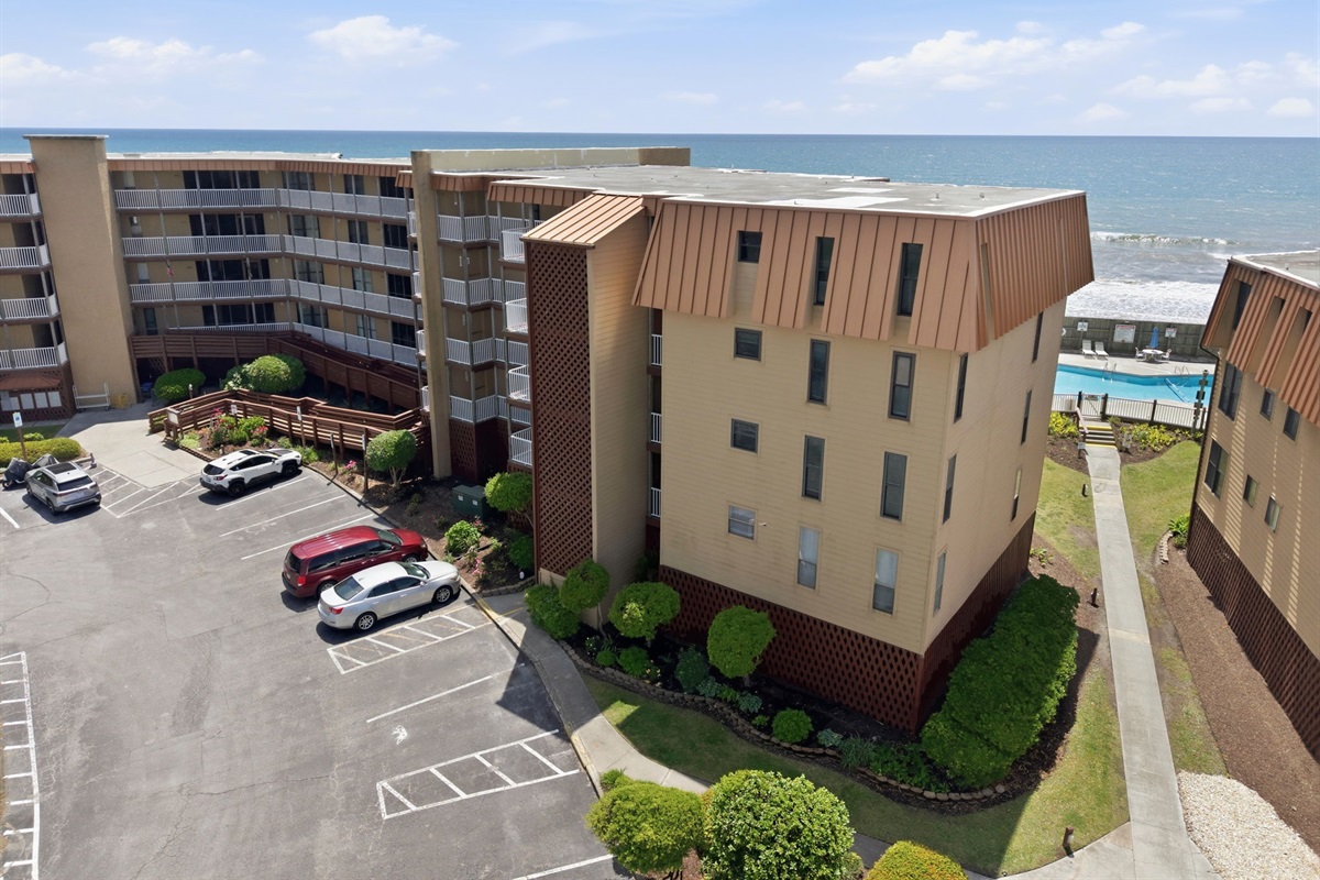 Coastal community layout with ocean views, landscaped grounds, and shared outdoor amenities