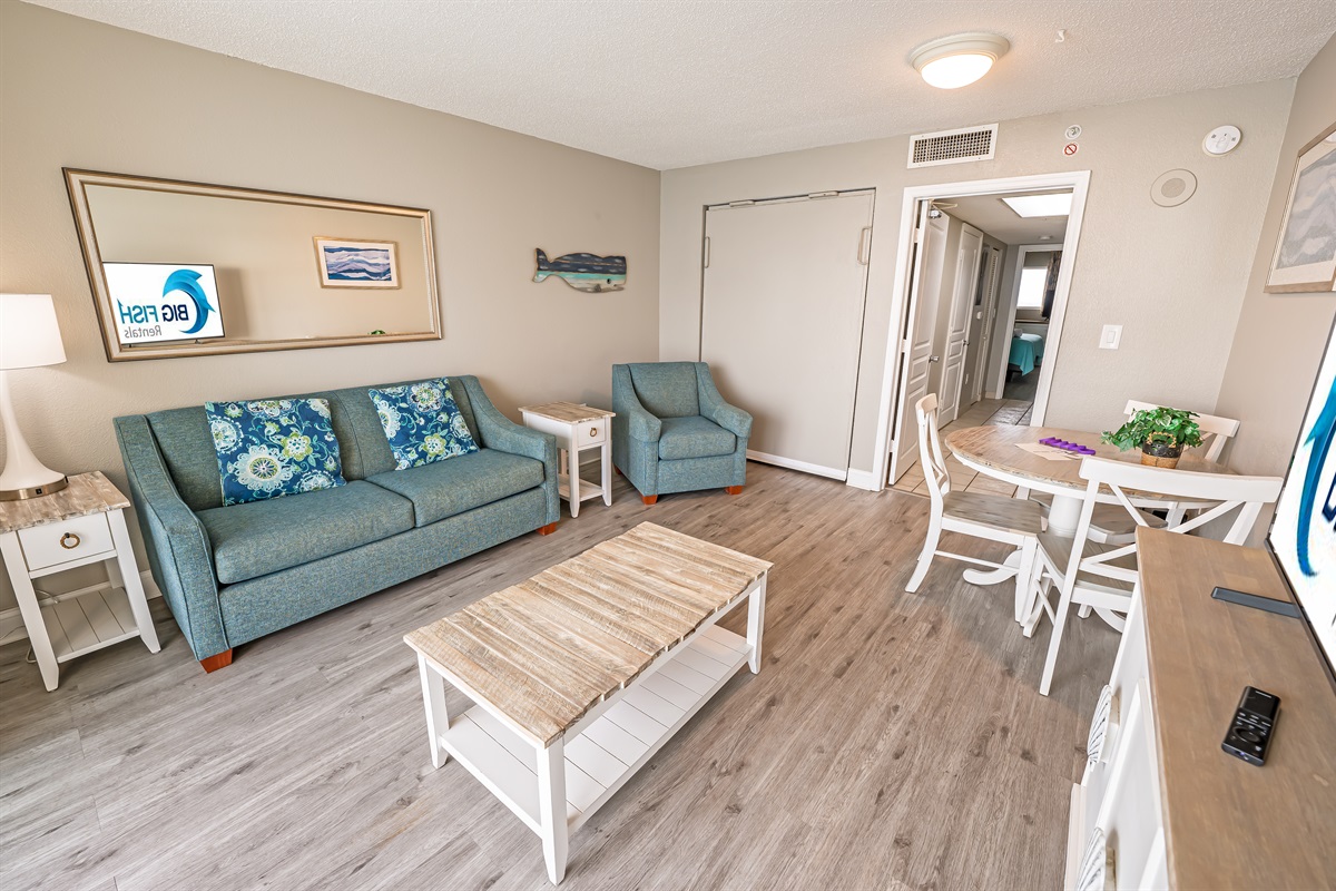 Living Room with Stunning Views🌊☀️