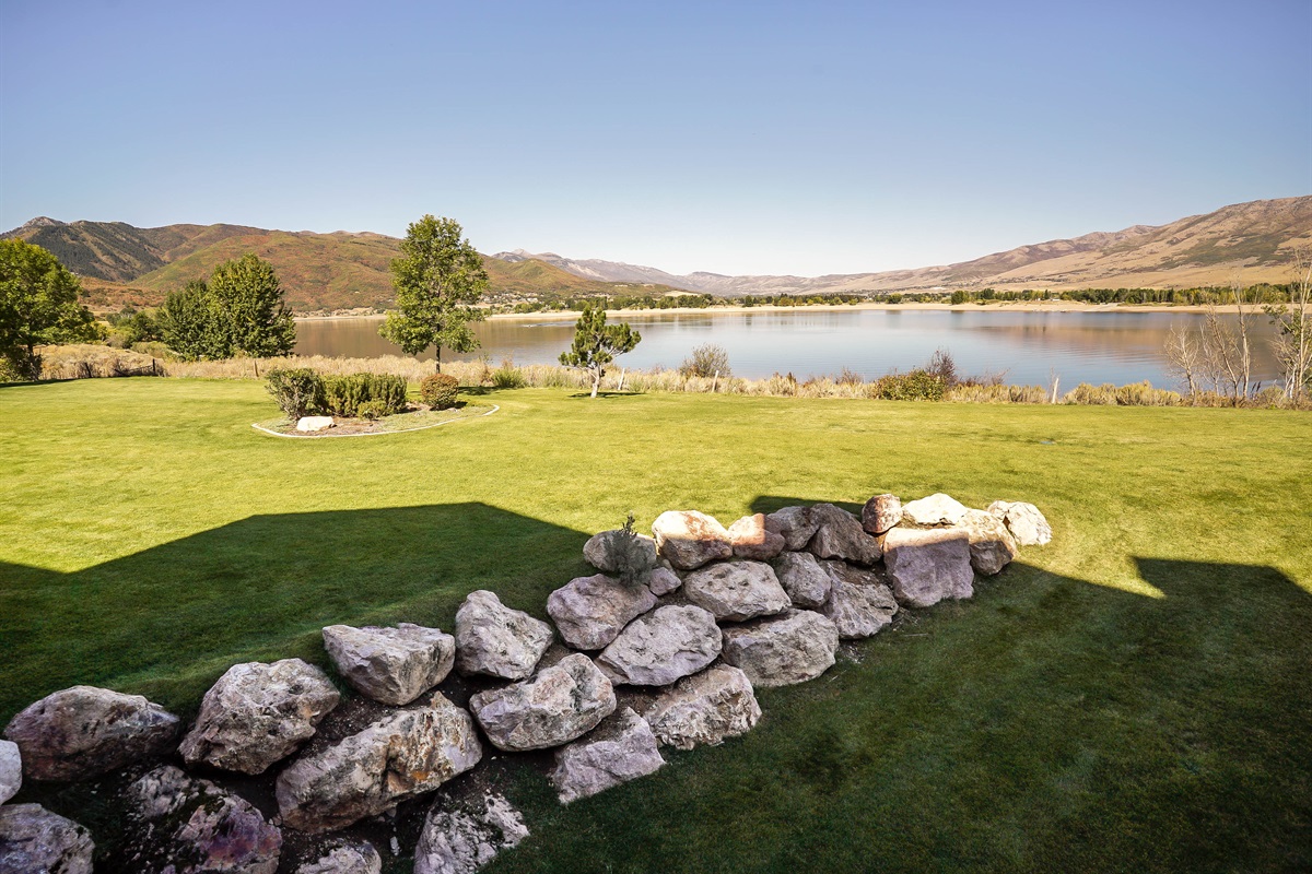 Expansive lawn leading to Pineview Reservoir—perfect for lakeside relaxation.