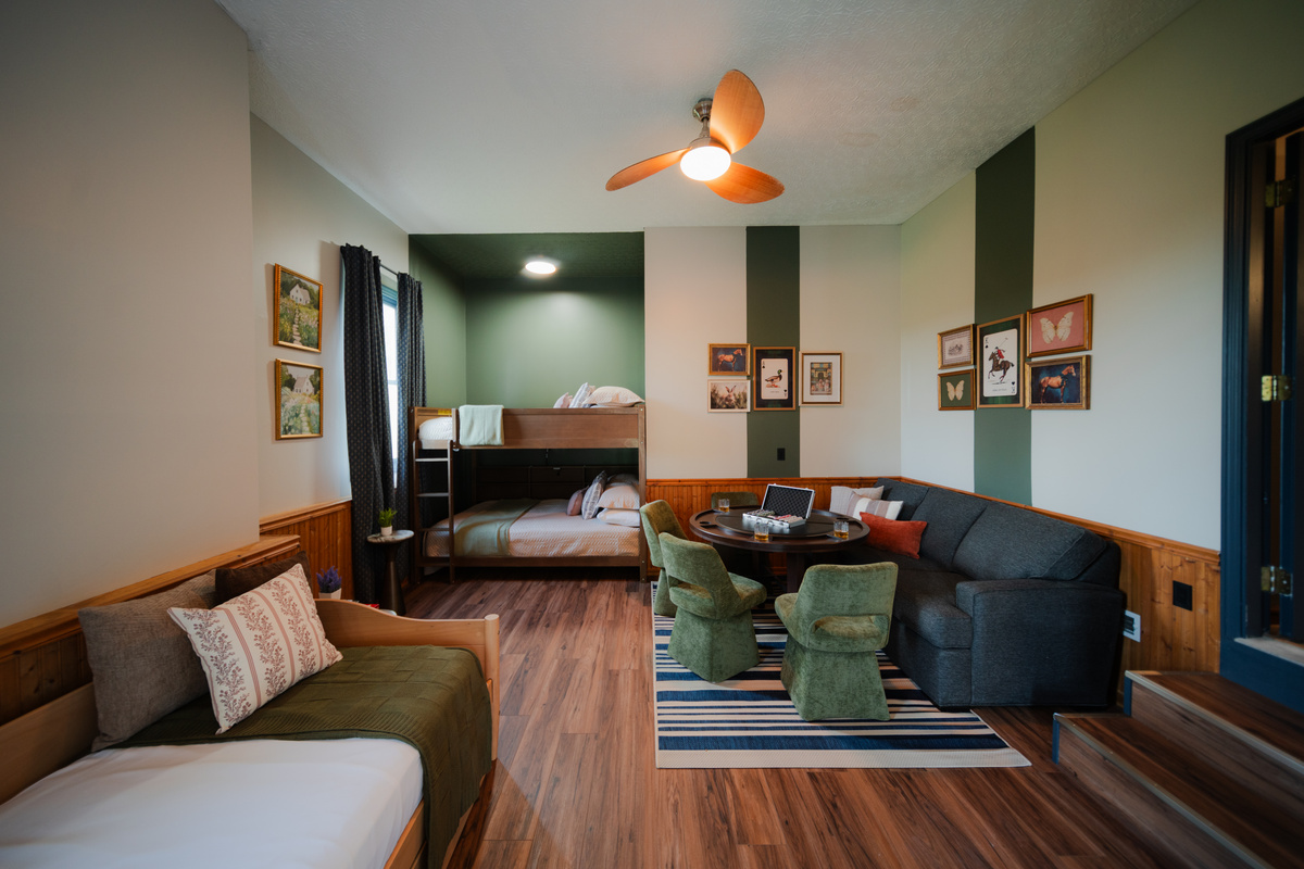 Sleep, play, and unwind in a room featuring queen bunk beds, a twin bed, and a cozy gaming nook